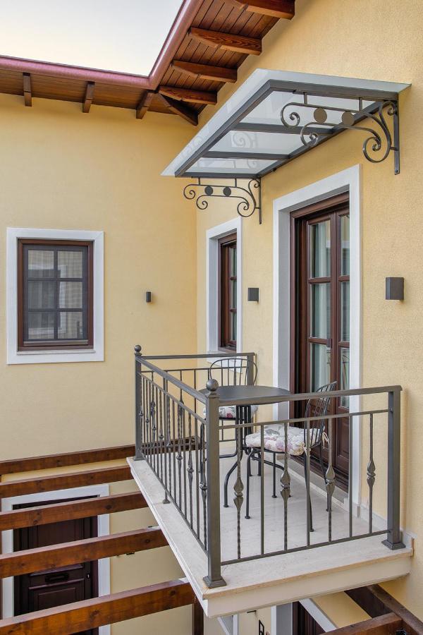 Petrou Suites Янина Экстерьер фото