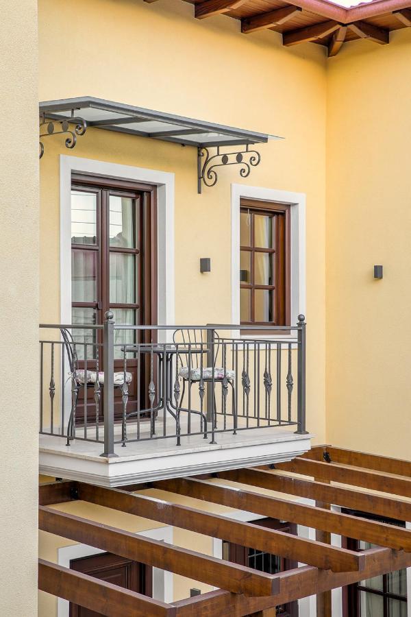 Petrou Suites Янина Экстерьер фото