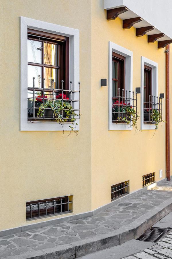 Petrou Suites Янина Экстерьер фото